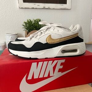 Women’s Nike shoes